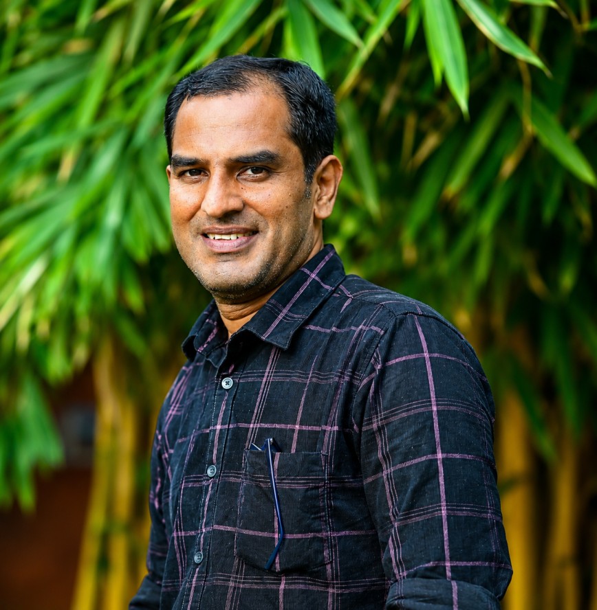 Kammukkutty, Manager of MHMAUPS Vavoor, supporting free Hindi learning in Kerala